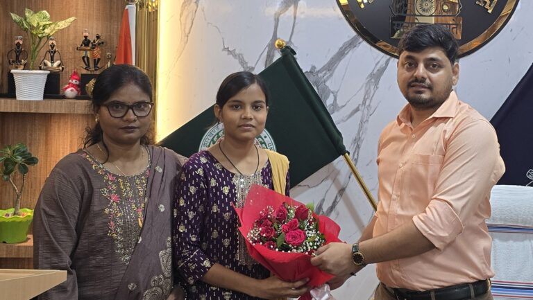 बिना कोचिंग किए दिहाड़ी मजदूर की बेटी पूनम ने NEET में रचा इतिहास, बनेंगी डॉक्टर