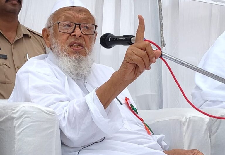मुसलमान नहीं बल्कि नफरत फैलाने वाले सांप्रदायिक लोग ही आतंकवादी हैं: मौलाना अरशद मदनी